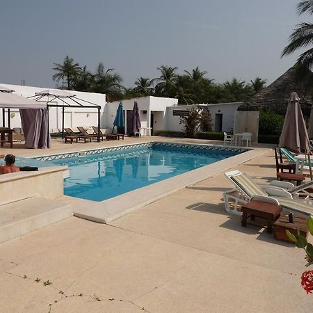 Hotel Katakalousse Yembakana Экстерьер фото