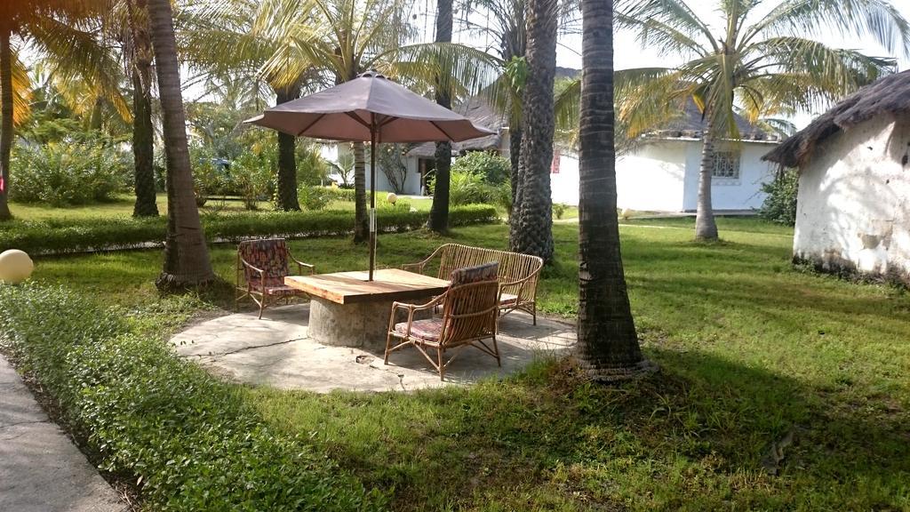 Hotel Katakalousse Yembakana Экстерьер фото