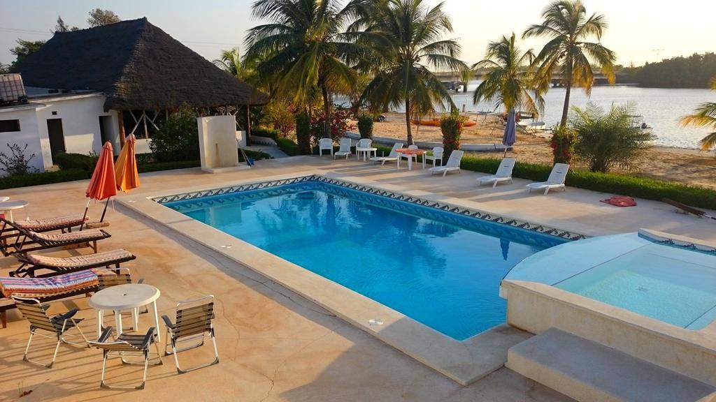 Hotel Katakalousse Yembakana Экстерьер фото