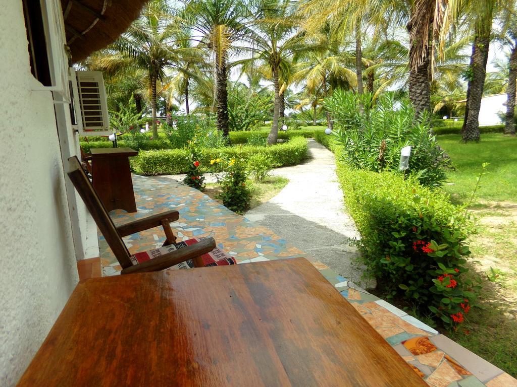 Hotel Katakalousse Yembakana Экстерьер фото